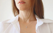 The Timeless Allure of Minimalist Jewelry: Elegance in Every Detail